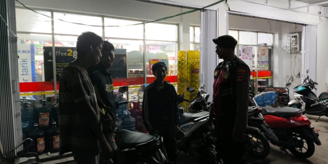 Intensifkan patroli malam hari. Polsek baros hadir ditengah masyarakat.