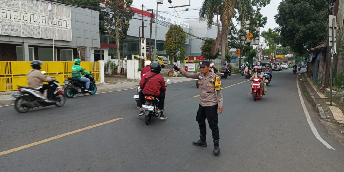 Polsek Gunungpuyuh rutin laksanakan Gatur Pagi, Agar Terciptanya Kamseltibcar Lantas dipagi hari diwilayah hukum Polsek Gunungpuyuh