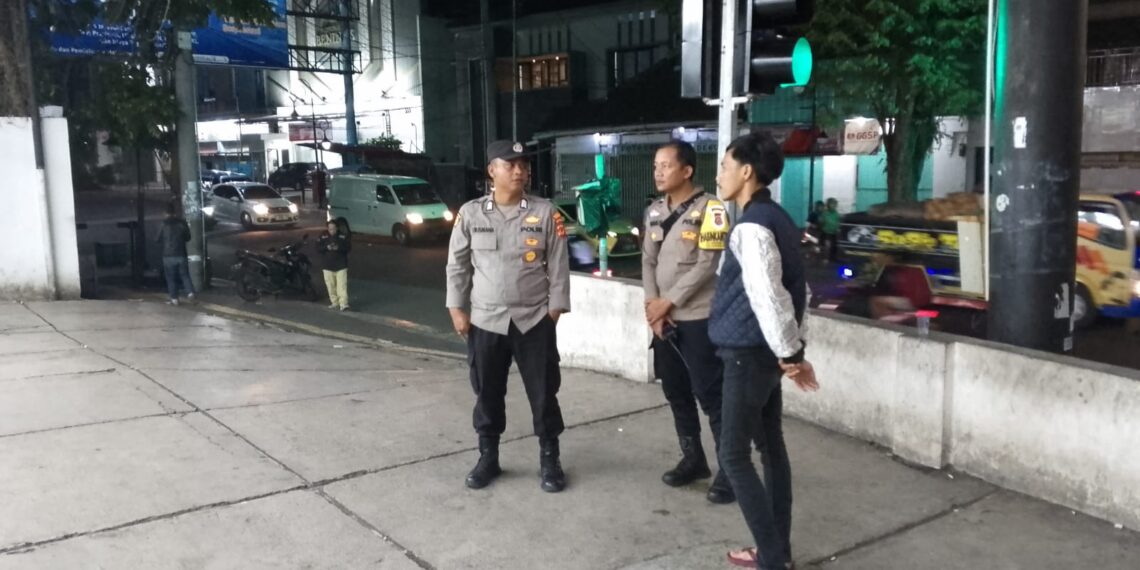 Dialogis dan himbauan kepada Petugas parkir oleh Anggota Polsek Gunungpuyuh
