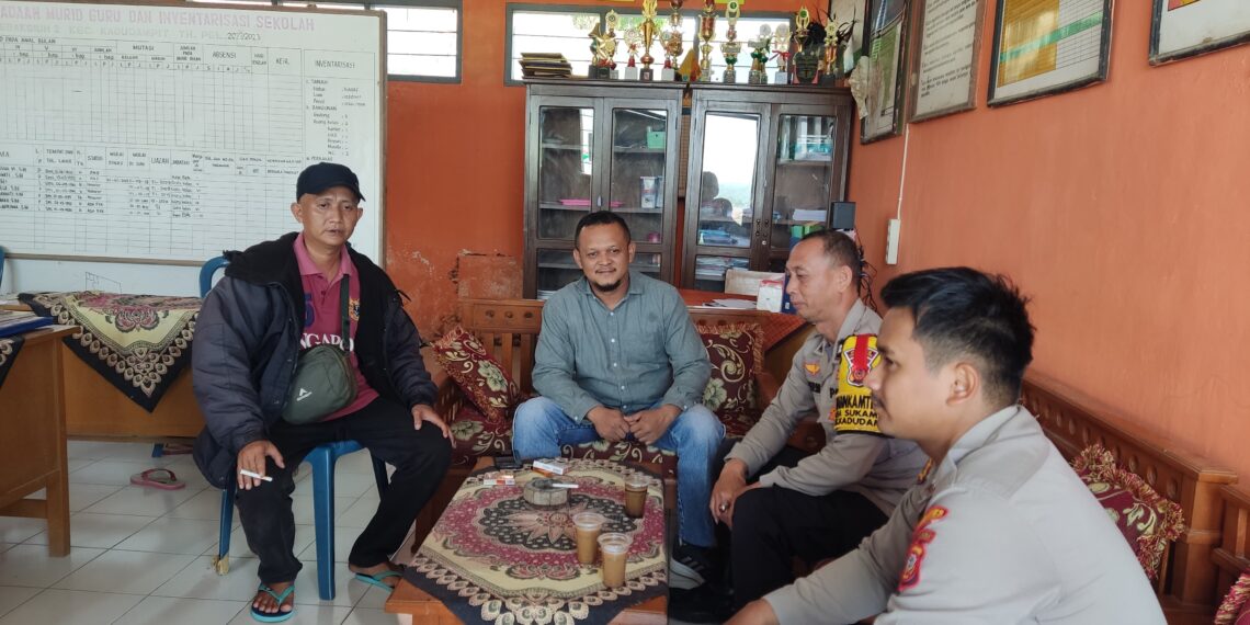 Patroli mobile rutin Polsek Kadudampit untuk mengantisipasi gangguan kamtibmas di wilayah hukum polsek kadudampit