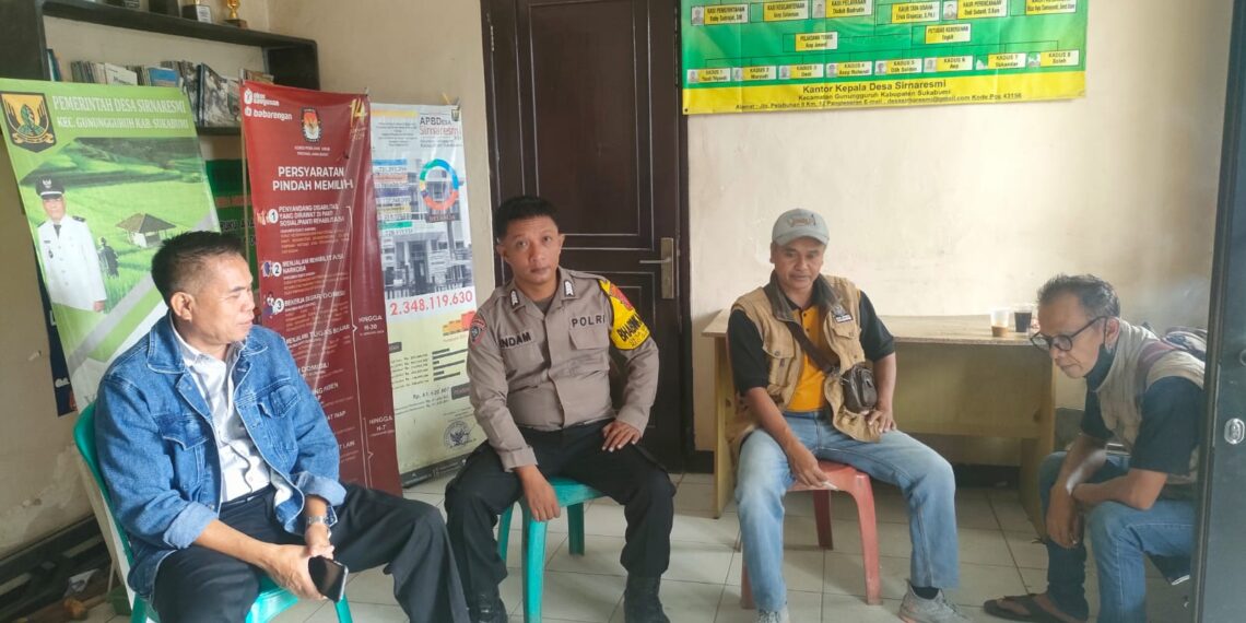 Bhabinkamtibmas Polsek Gunungguruh Sambangi Warga, Sampaikan Himbauan Kamtibmas dan Cooling System Jelang Pilkada 2024