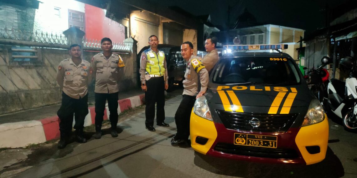 Pantau Wilayah, Polsek Cikole Laksanakan Patroli Malam