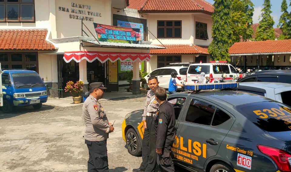 Unit Samapta Polsek Cikole Patroli Dialogis Dengan Satpam
