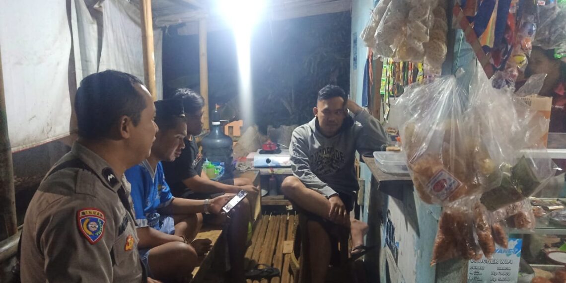 Patroli malam hari Cegah gangguan Kamtibmas  di wilayah Polsek Lembursitu