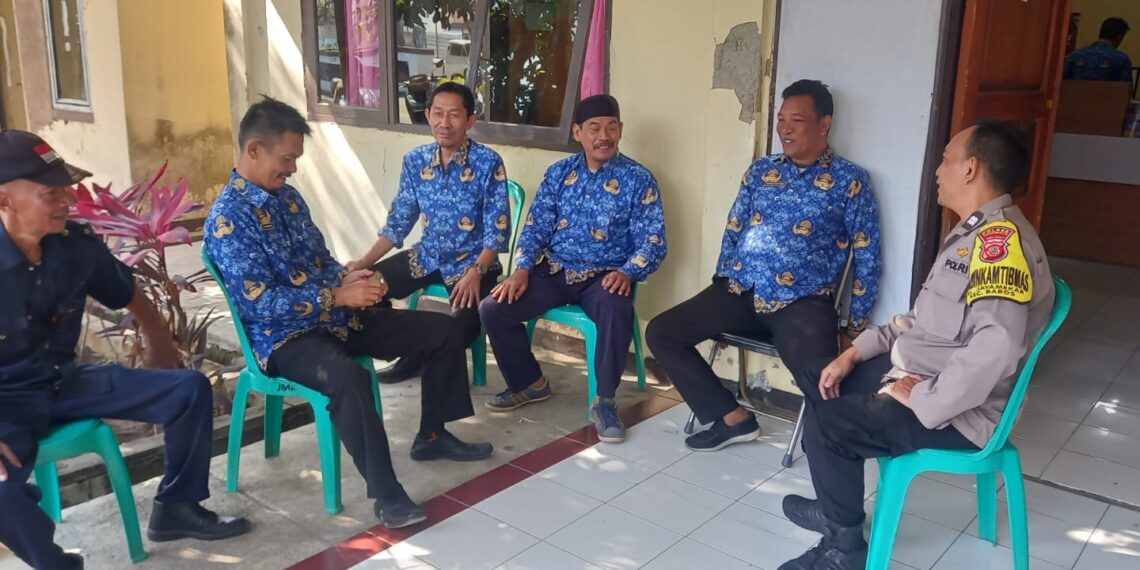Bhabinkamtibmas rangkul staf kelurahan gelar Cooling System jelang pilkada serentak 2024