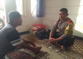 Tingkatkan Kamtibmas. Bhabinkamtibmas Desa Kadudampit efektifkan Dialogis bersama Warga antisipasi kerawanan gukamtibmas