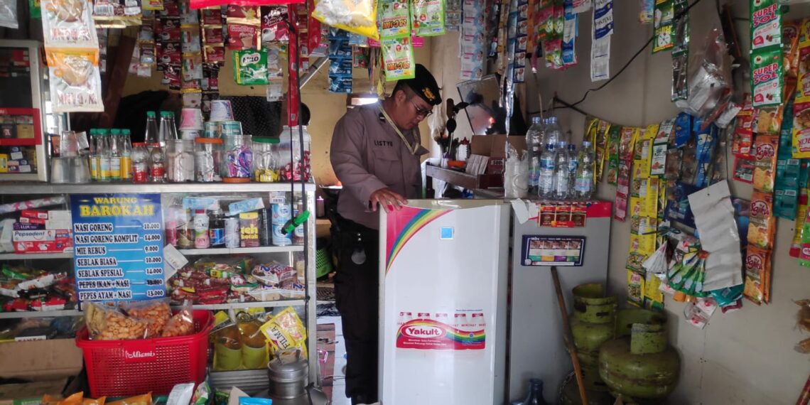 Patroli Polsek Kebonpedes Sambangi Pemilik Warung Atau Toko, Himbau Tidak Menjual Minum Keras