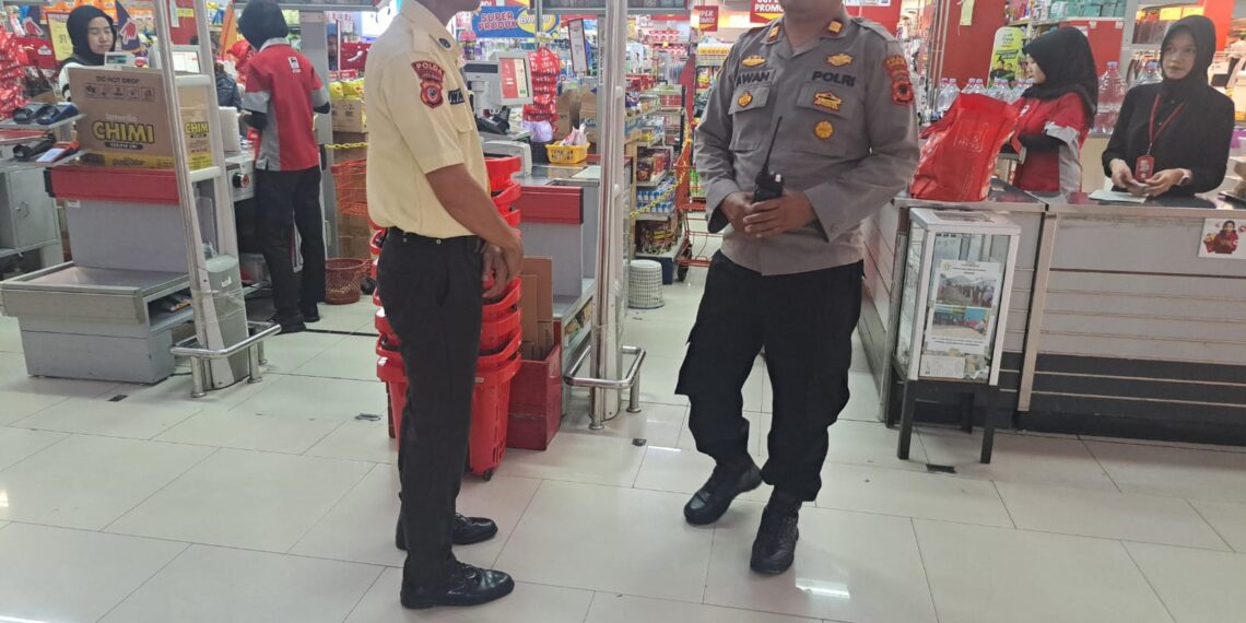 Patroli Polsek Cikole Laksanakan Patroli Ke Pusat Perbelanjaan