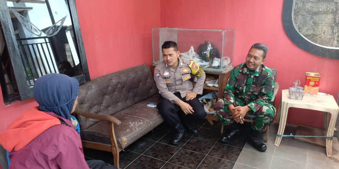 Dekati warga Babinkamtibmas bersinergi dengan Babinsa Sambangi Warga dan Berikan Imbauan Kamtibmas