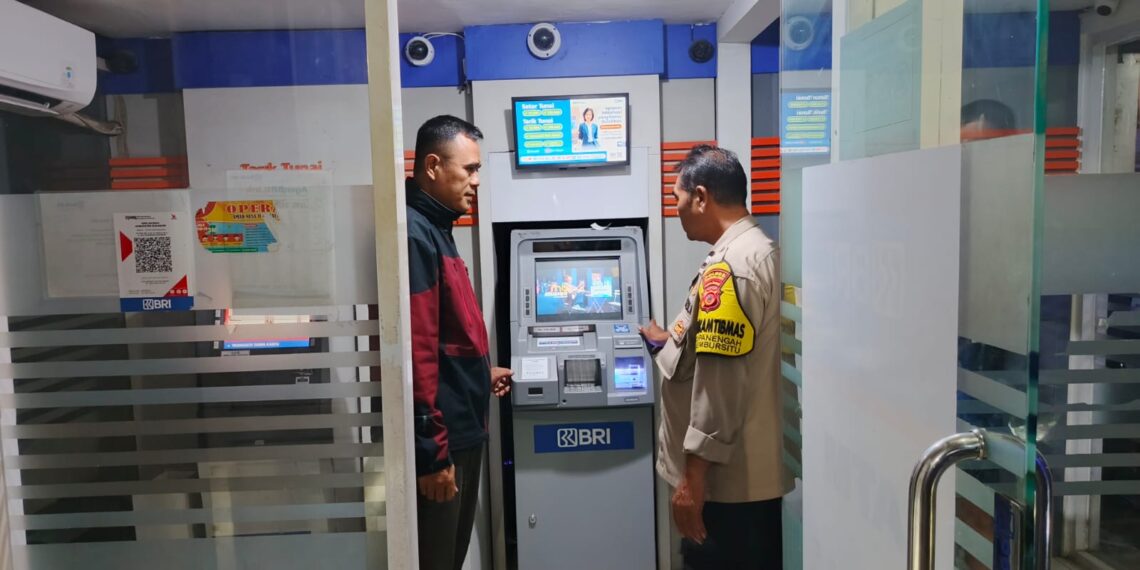 Pantau Dan Cek Mesin ATM oleh Anggota Patroli Polsek Lembursitu
