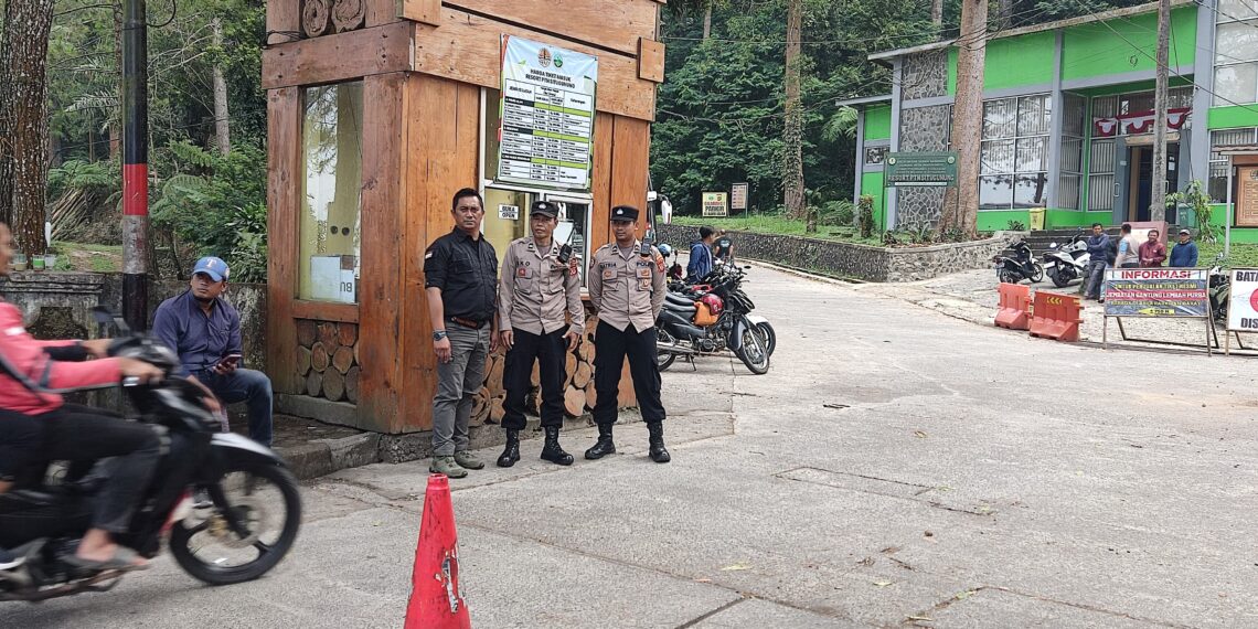 Personil Polsek kadudampit Melaksanakan giat Patroli tempat wisata situgunung