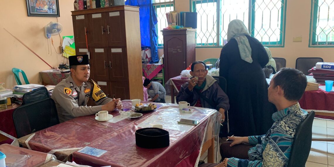 Bhabinkamtibmas Polsek Cireunghas Sambangi SDN Gandasoli