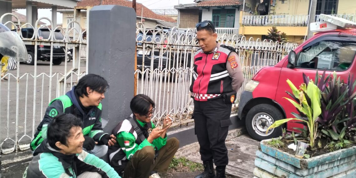Tingkatkan Keamanan Jelang Pilkada 2024,Unit Sabhara Polsek Cisaat laksanakan Patroli 
