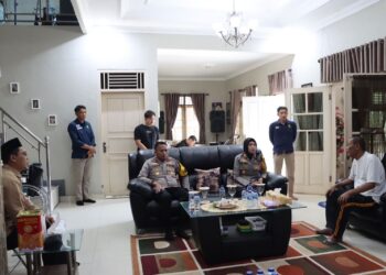 Beri Motivasi, Kapolres Sukabumi Kota Kunjungi Personel Polri dan ASN yang Sakit Menahun