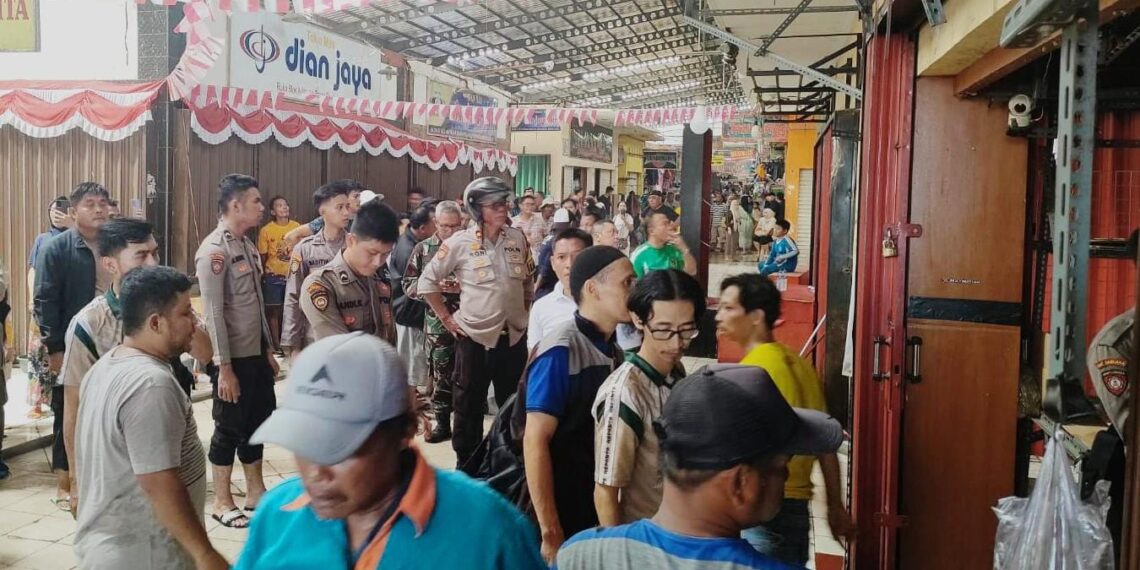 Diduga Konsleting Kios Perabotan di Palabuhan Ratu Terbakar. Pedagang Rugi Puluhan Juta