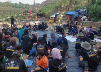 KPU Gaet Pemulung TPA Cikundul Kota Sukabumi Sosialisasikan Pilkada 2024