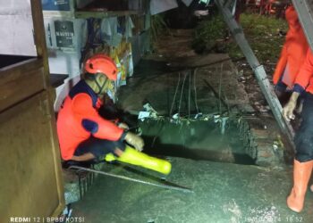 Irigasi Meluap Rusak Kanopi Warung dan Penyangga Rumah Warga