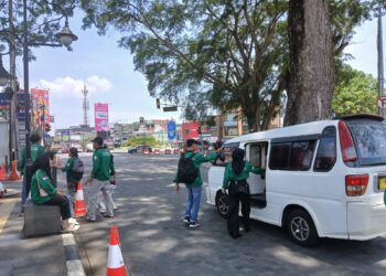 Mahasiswa UMMI Bagikan Sayuran di Hari Pangan Sedunia