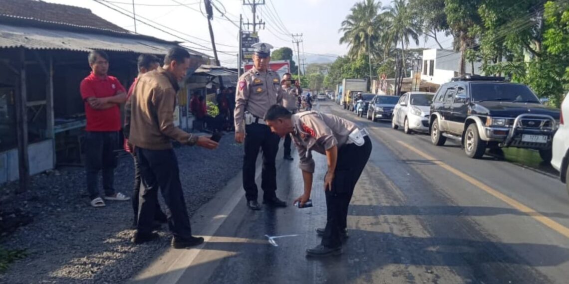 Truck Hantam Angkot di Jalan Nasional Sukabumi – Cianjur. 7 Orang Luka 1 Meninggal Dunia
