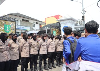 Fakultas Ilmu Sosial Lakukan Aksi di Plaza Balai Kota Tuntut 4 Isu Sosial