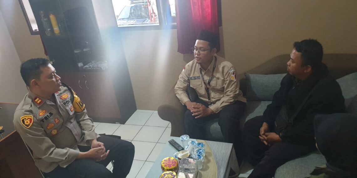 Kapolsek Kebonpedes Terima Kunjungan Panwaslu Kecamatan Kebonpedes