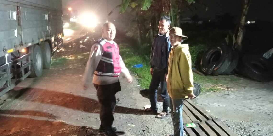 Polsek Cibeureum laksanakan patroli menjelang dini hari untuk Antisipasi Gangguan Kamtibmas