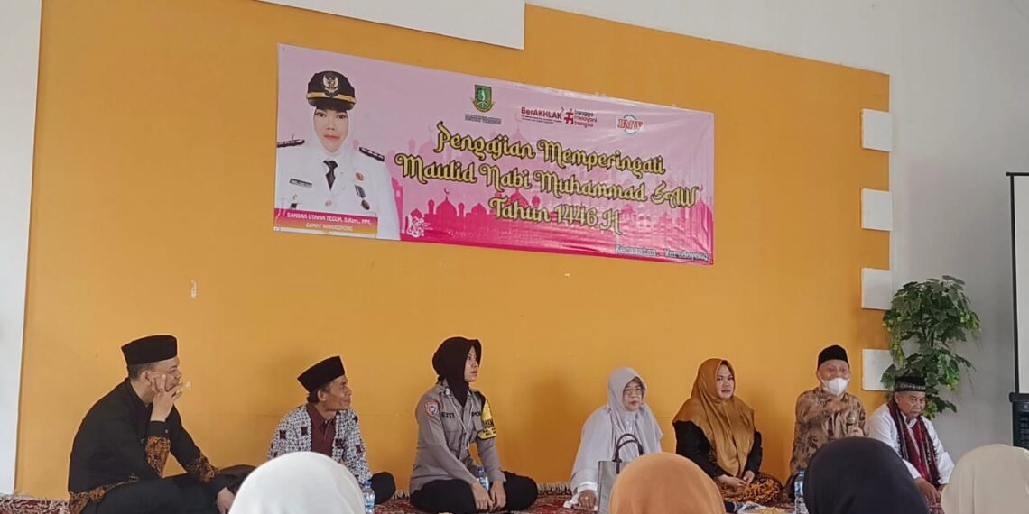 Personil Polsek Warudoyong, Hadiri Peringatan Maulid Nabi Muhammad SWA 1446 H Di Aula Kecamatan Warudoyong