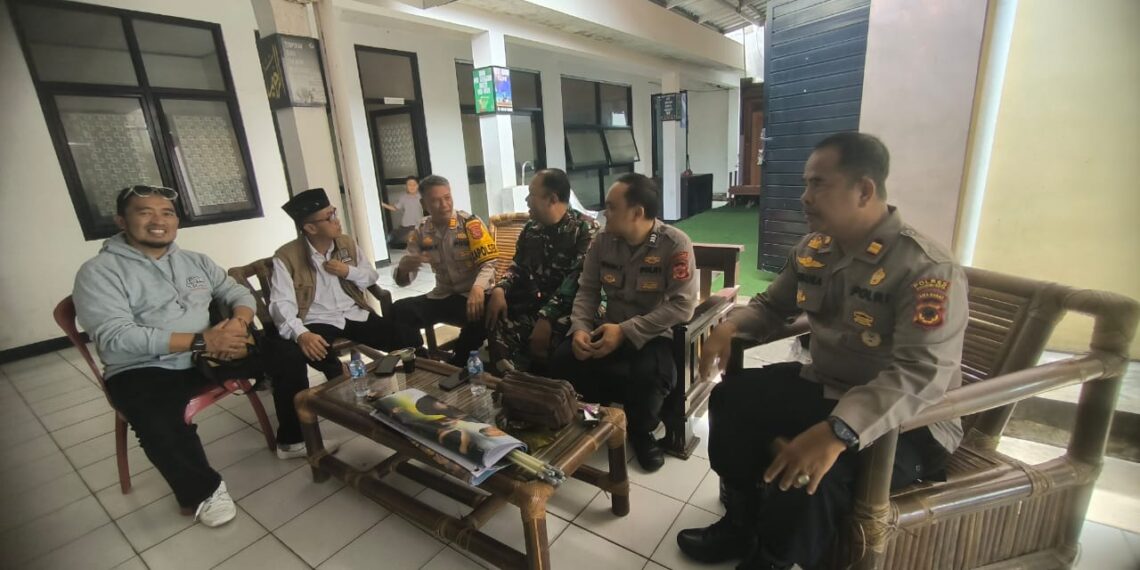Kapolsek Sukaraja laksanakan Sambang Silaturahmi kepada kepala desa