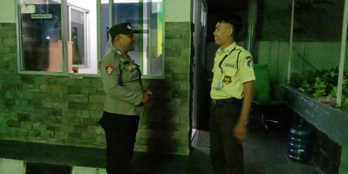 Polsek Cikole Laksanakan Giat Patroli Pada Malam Hari