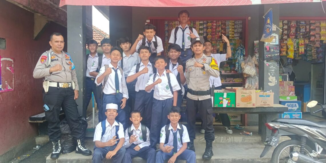 Patroli Polsek Kebonpedes Berikan Himbauan Kepada Pelajar Guna Terhindar Aksi Tawuran