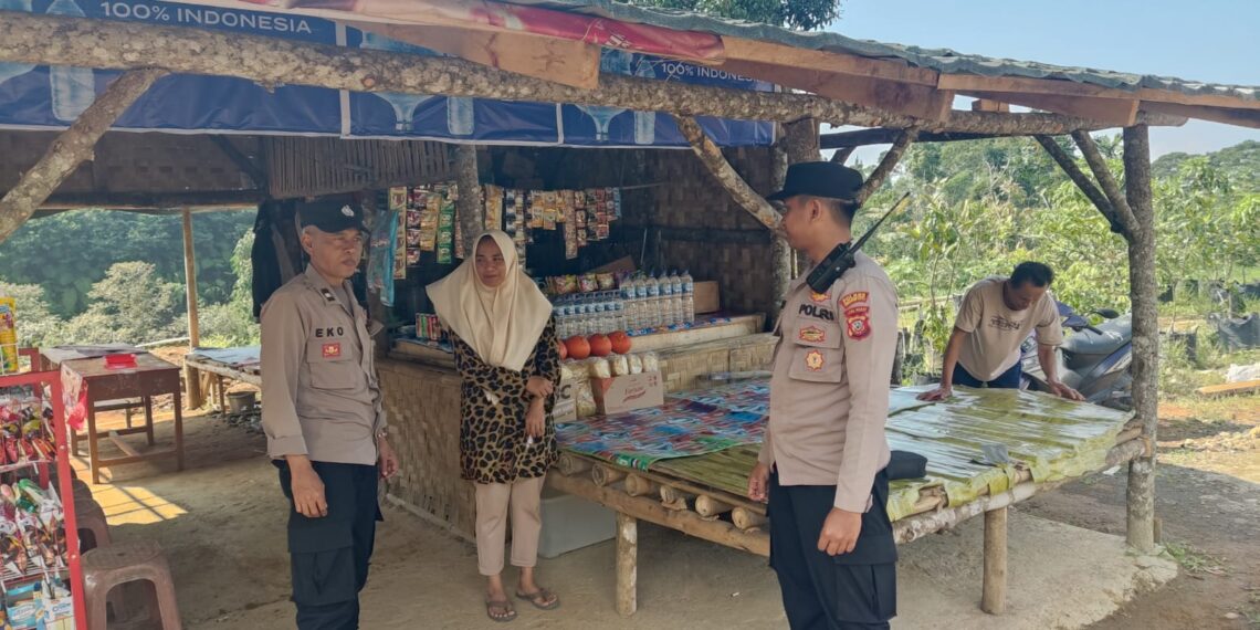 Patroli mobile rutin Polsek Kadudampit untuk mengantisipasi gangguan kamtibmas  di wilayah hukum polsek kadudampit