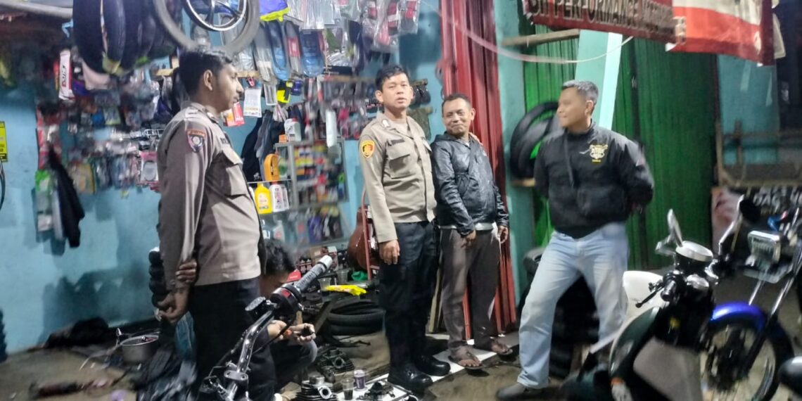 Cegah Gangguan Kamtibmas Menjelang Pilkada 2024, Patroli Unit Samapta Polsek Sukalarang laksanakan Kegiatan Patroli Dialogis dan Sambang
