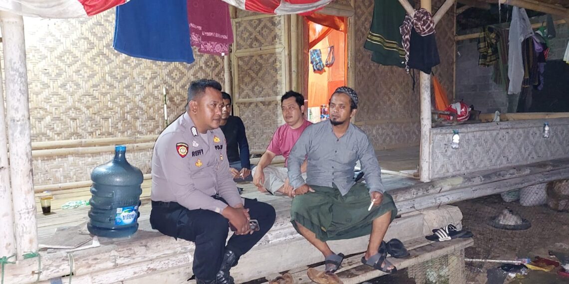 Berdialog Dengan Warga, Unit Samapta Polsek Cisaat   Dialogis Berikan Himbauan Kamtibmas