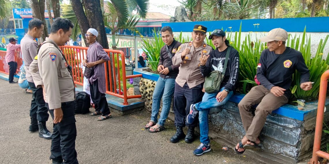 Polsek Sukabumi Laksanakan Kegiatan Dialogis dengan Pengunjung wisata