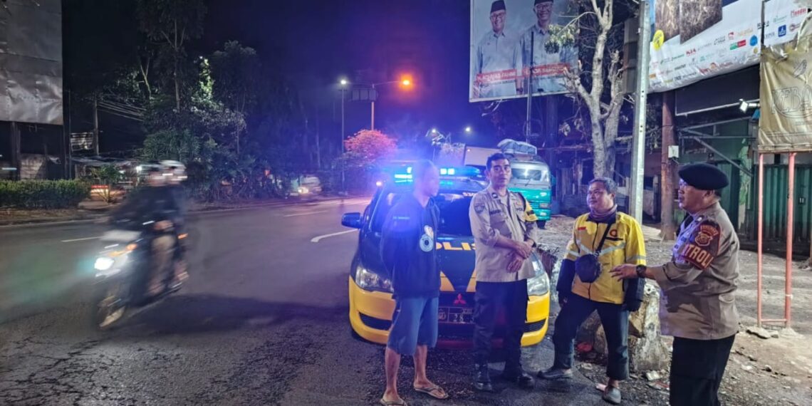 Polsek Lembursitu Laksanakan Patroli Pada Malam Hari Dan Berikan Himbauan kamtibmas