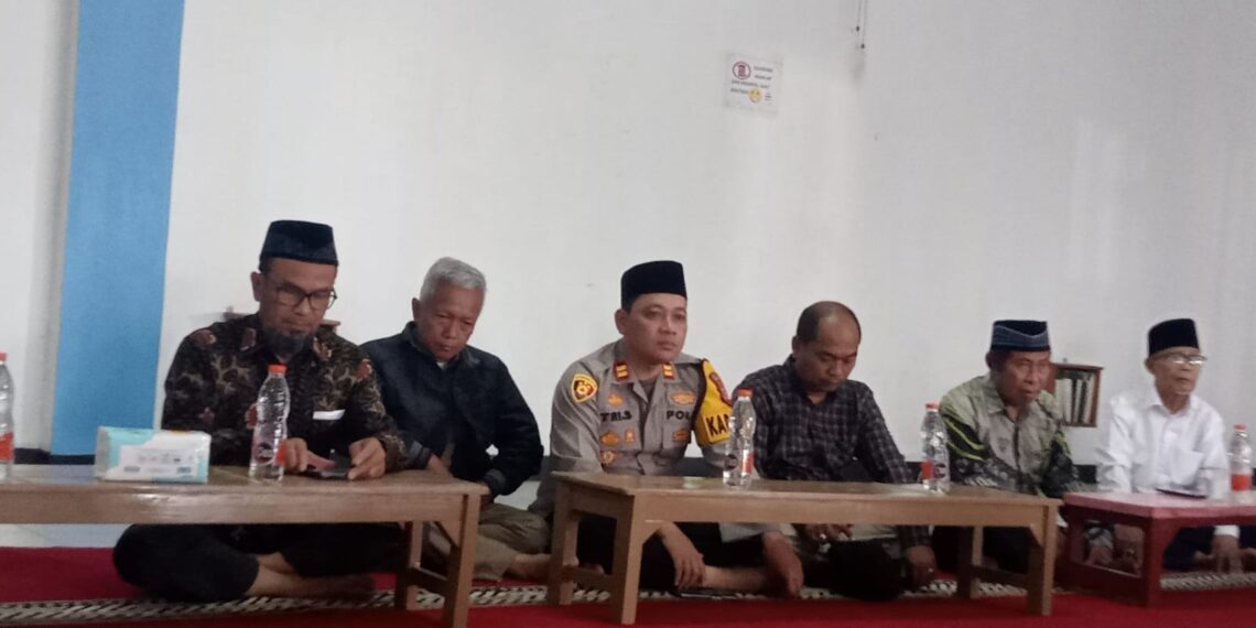 Kapolsek Kebonpedes Menghadiri Peringatan Rabiul Awal Musabaqoh Ke Islaman Dan Tabligh Akbar Pada PHBI 1446 H / 2024 M Di Mesjid Jami Asshobariyah
