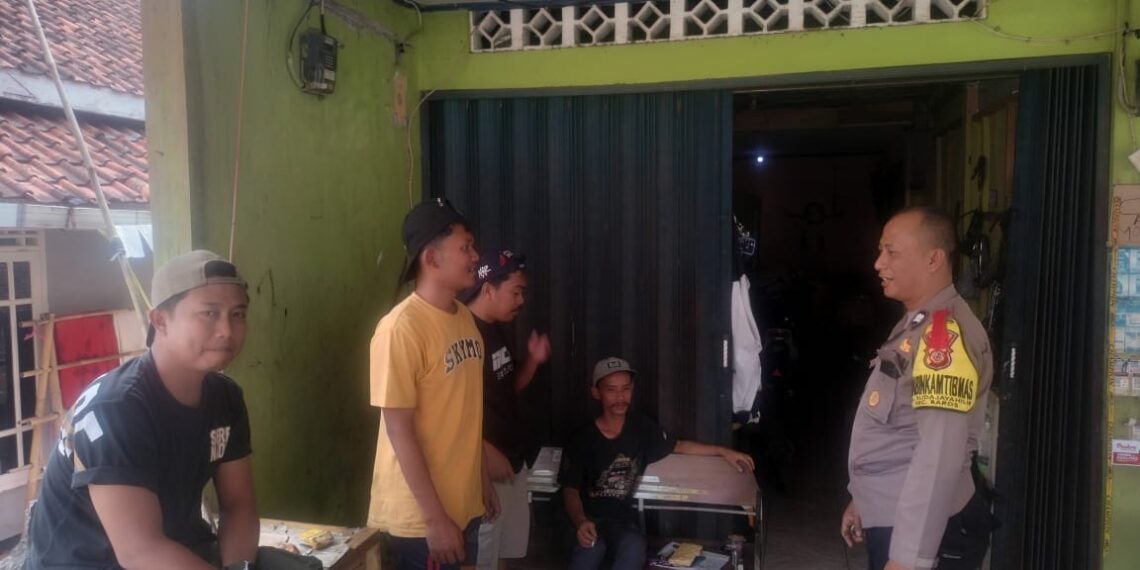 Rangkul warga Balandongan, Bhabinkamtibmas Serukan Pilkada Damai Aman dan Kondusif