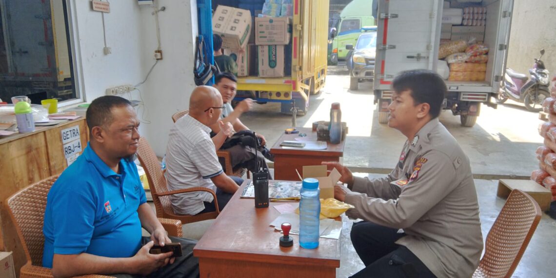 Anggota Polsek Lembursitu  Patroli Siang Hari