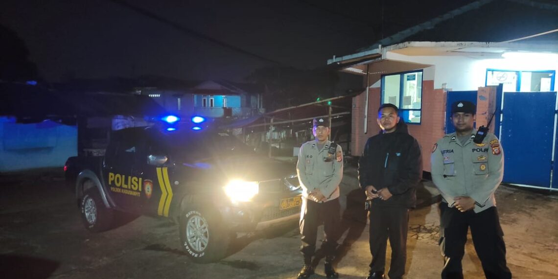 Patroli mobile rutin Polsek Kadudampit untuk mengantisipasi gangguan kamtibmas  di wilayah hukum polsek kadudampit