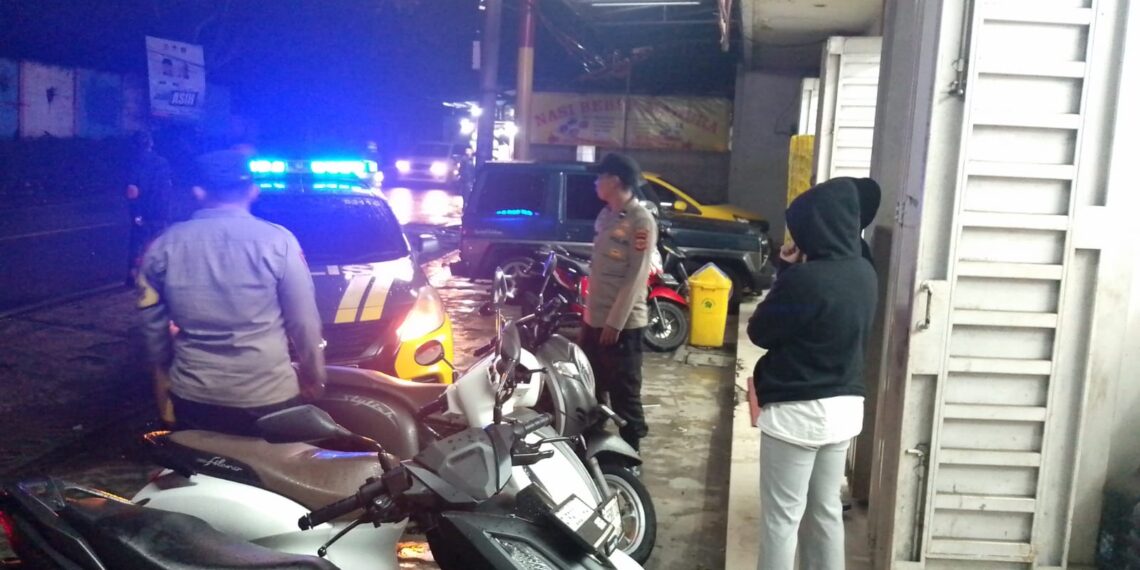 Menjelang Pilkada serentak tahun 2024, Patroli Polsek Sukalarang Sambangi Dialogis dengan warga