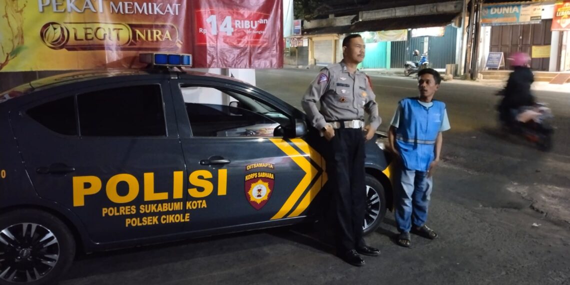 Polsek Cikole Laksanakan Giat Patroli Dialogis Dimalam Hari