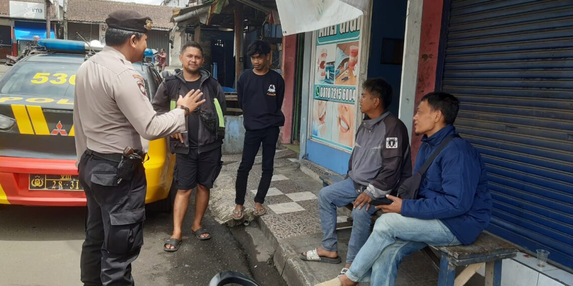 Anggota Polsek Lembursitu melaksanakan Patroli Dialogis siang hari guna antisipasi gangguan Kamtibmas di wilayah Kecamatan Lembursitu