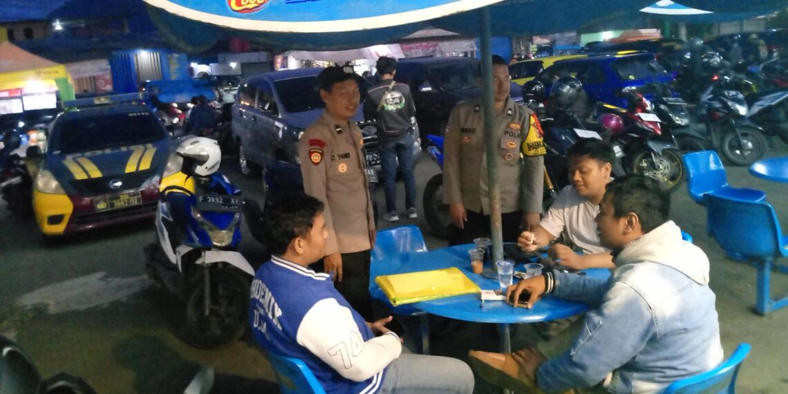 Patroli Unit Samapta Polsek Sukalarang laksanakan Kegiatan Patroli Dialogis dan Sambang