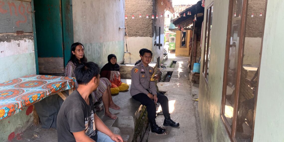 Bhabinkamtibmas Polsek Cireunghas Sambang Warga Desa Binaan Wujudkan Kemitraan
