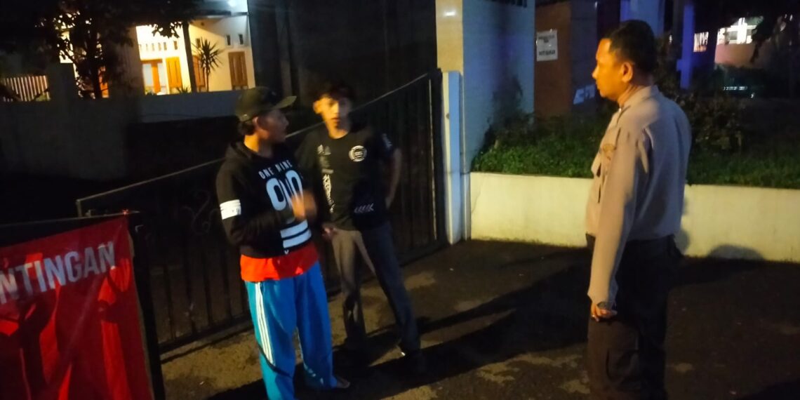 Unit Samapta Polsek Cibeureum Polres Sukabumi Kota  Laksanakan Patroli Dialogis Ciptakan Sitkamtibmas Yang Aman dan Kondusif