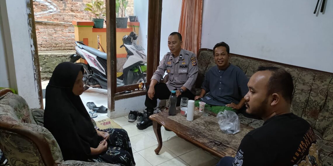 Polsek Sukaraja Lakukan Patroli Dialogis Kepada ketua Rt.02 di Kebon Manggu