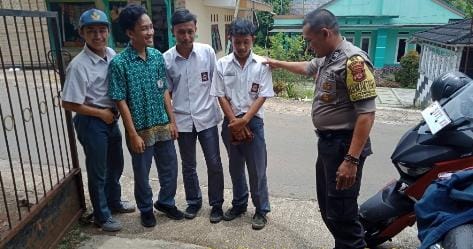 Antisipasi Kenakalan Remaja Bhabinkamtibmas Polsek Cireunghas Berikan Binluh Kepada Siswa Siswi