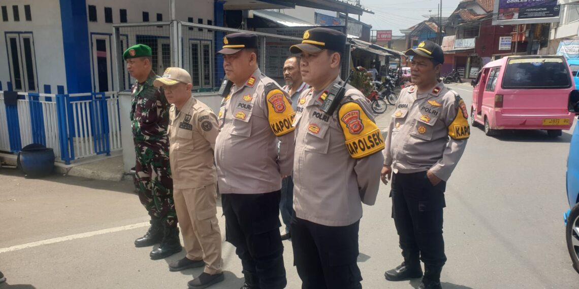 Polsek Kebonpedes Lakukan Penyekatan Dalam Rangka Pelantikan Presiden dan Wakil Presiden