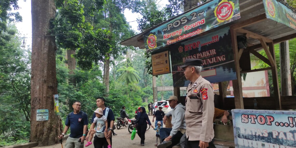 Personil Polsek kadudampit Melaksanakan giat Patroli tempat wisata situgunung.