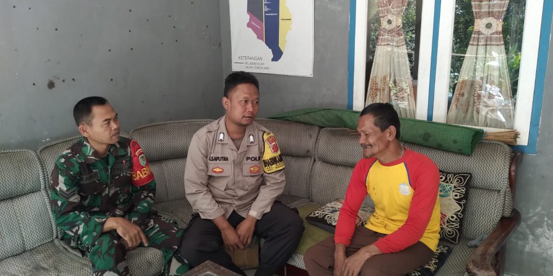 Bhabinkamtibmas Bersinergi dengan Babinsa Sambangi Warga Untuk Tingkatkan Harkamtibmas
